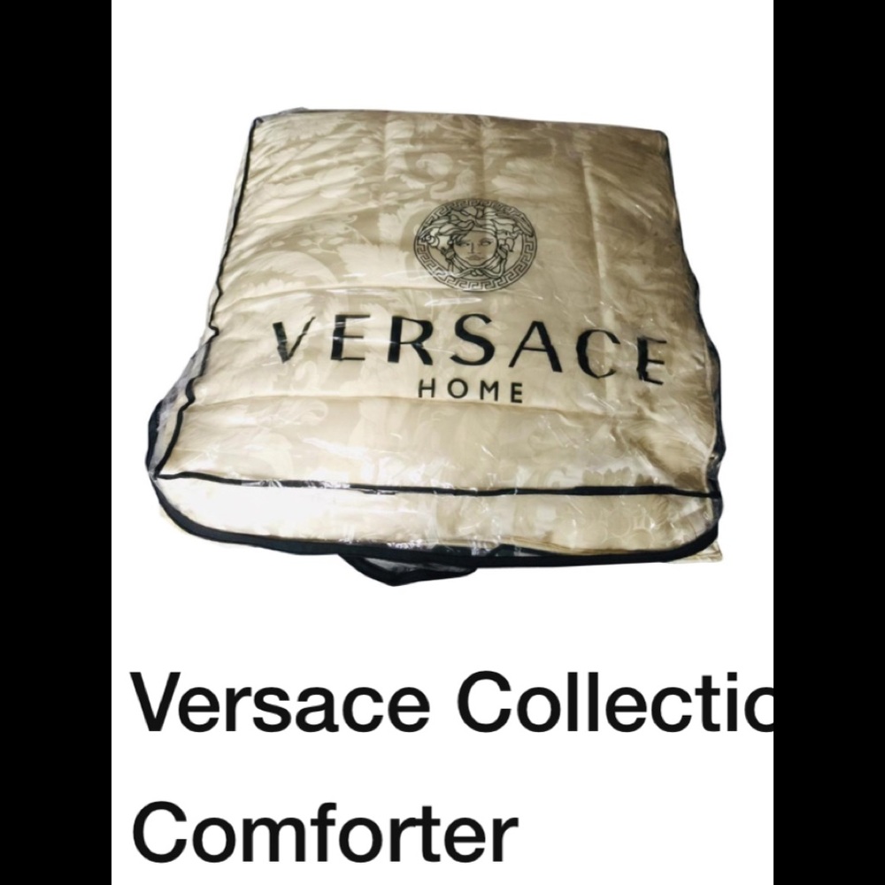 🎉HP🎉Versace Goose Down Comforter